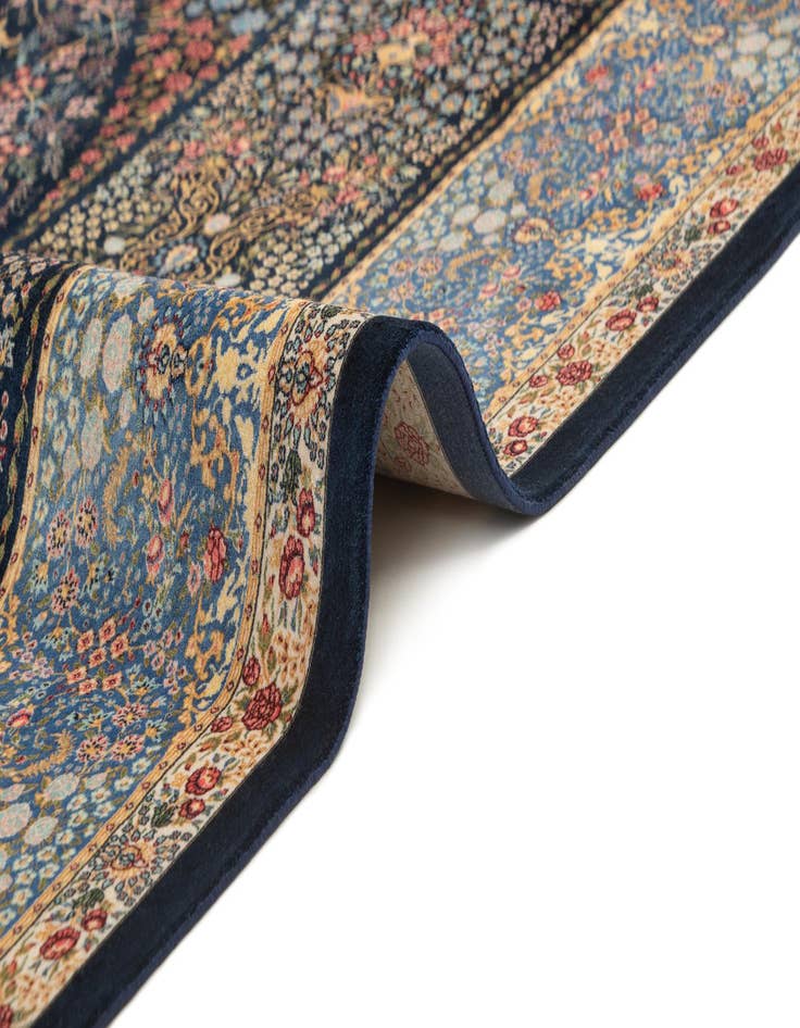 Detail image of 4' 9 x 7' 6 Ghom Design Rug