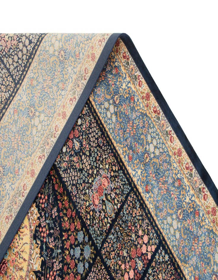 Detail image of 4' 9 x 7' 6 Ghom Design Rug