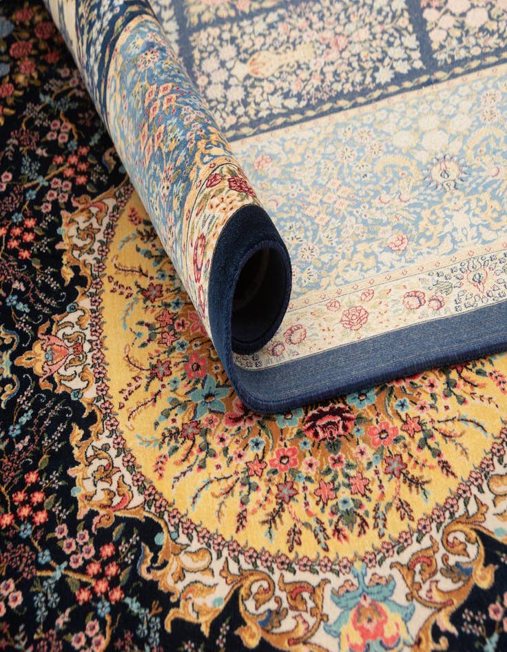 Detail image of 4' 9 x 7' 6 Ghom Design Rug