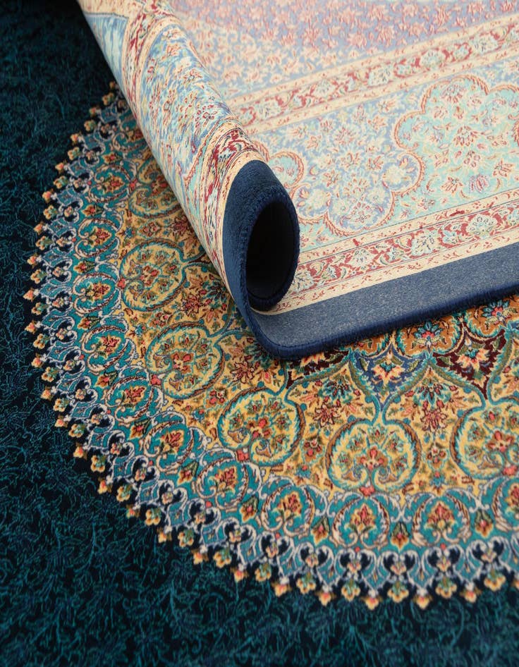 Detail image of 4' 9 x 7' 5 Ghom Design Rug