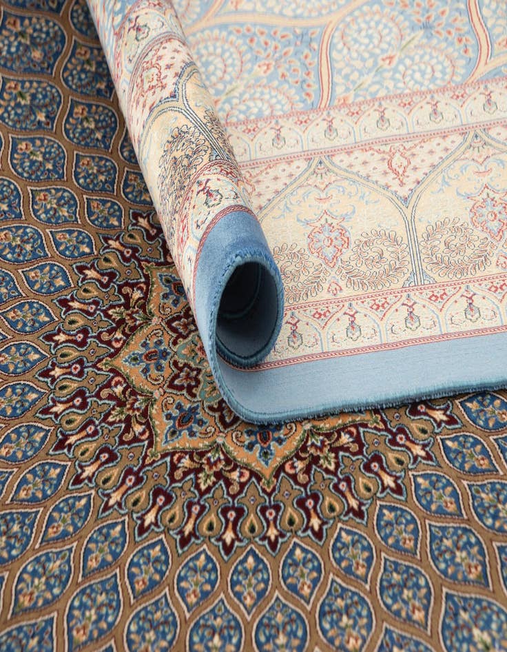 Detail image of 4' 10 x 7' 5 Ghom Design Rug