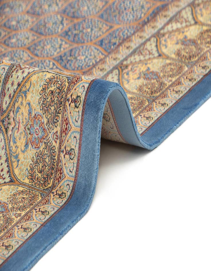 Detail image of 4' 9 x 7' 6 Ghom Design Rug