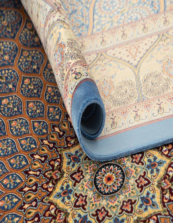 Detail image of 4' 9 x 7' 6 Ghom Design Rug