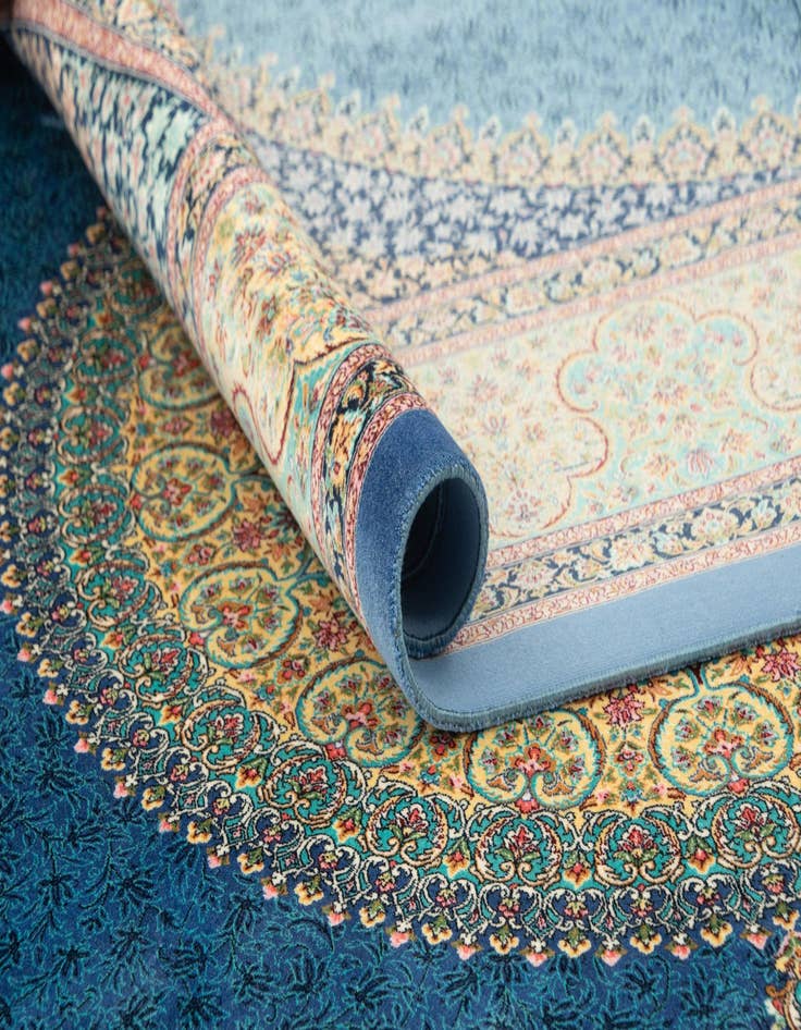 Detail image of 4' 9 x 7' 6 Ghom Design Rug