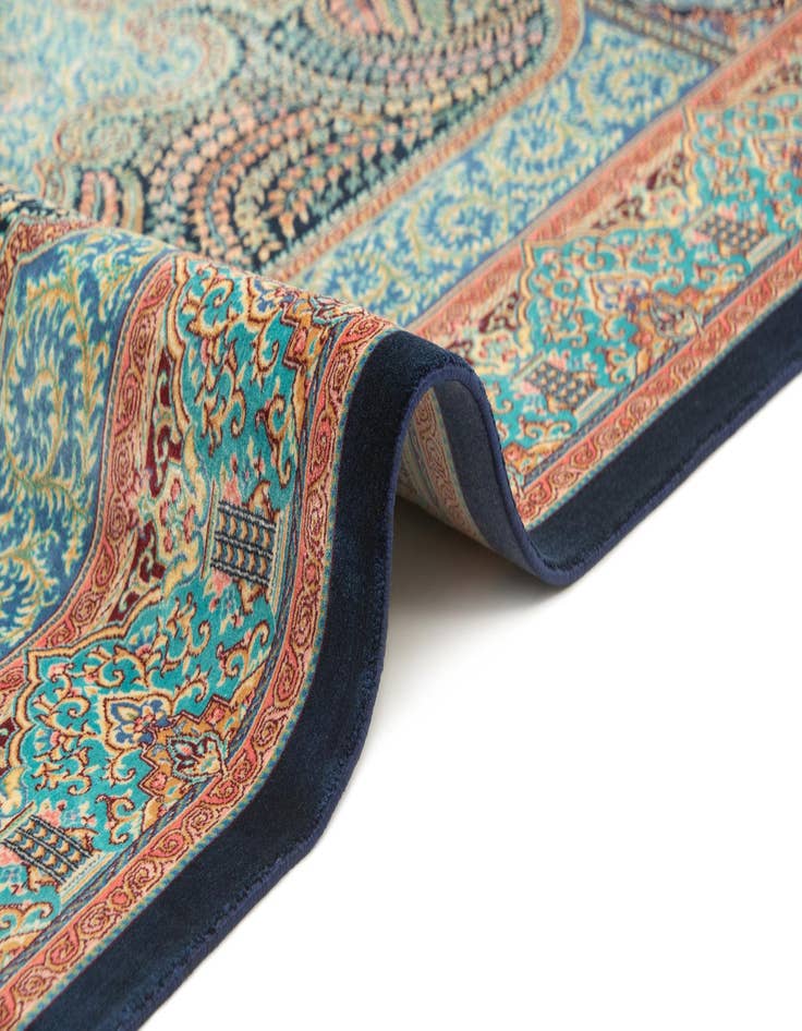 Detail image of 3' 3 x 4' 10 Ghom Design Rug