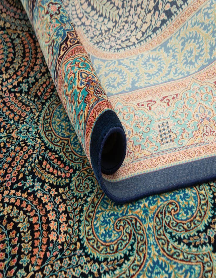 Detail image of 3' 3 x 4' 10 Ghom Design Rug