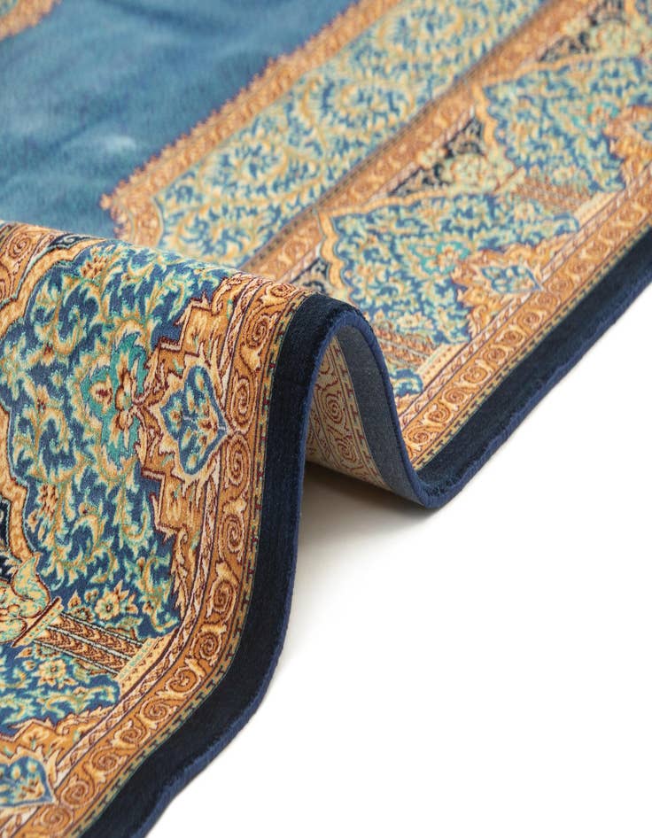 Detail image of 4' 9 x 7' 5 Ghom Design Rug