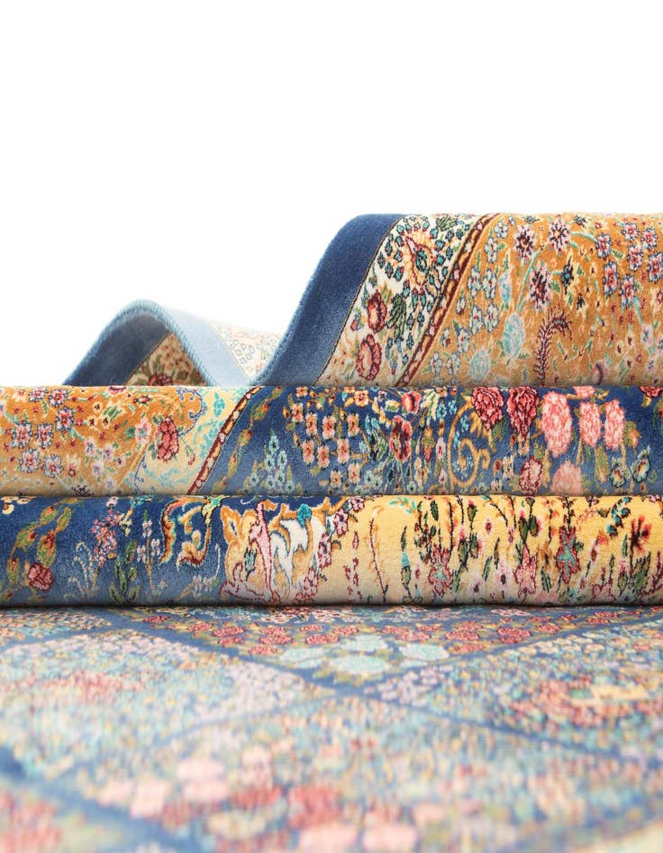 Detail image of 4' 10 x 7' 5 Ghom Design Rug