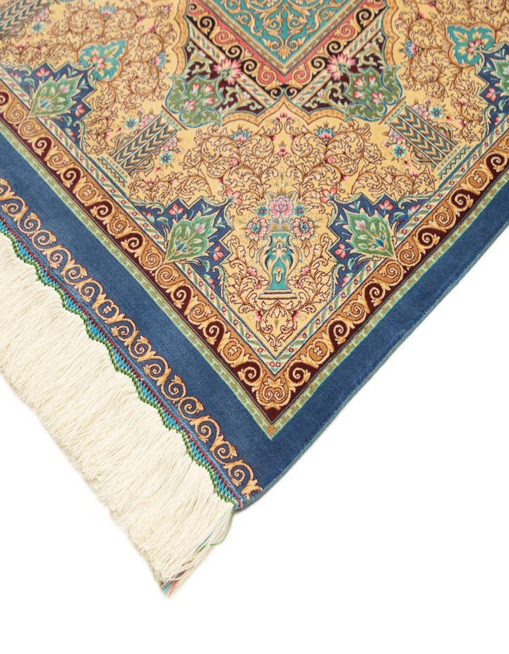 Detail image of 6' 6 x 9' 7 Ghom Design Rug