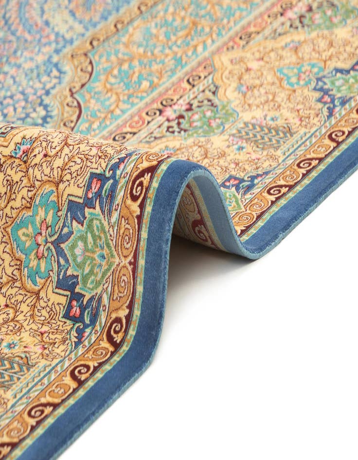 Detail image of 6' 6 x 9' 7 Ghom Design Rug