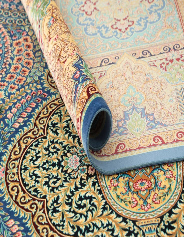 Detail image of 6' 6 x 9' 7 Ghom Design Rug