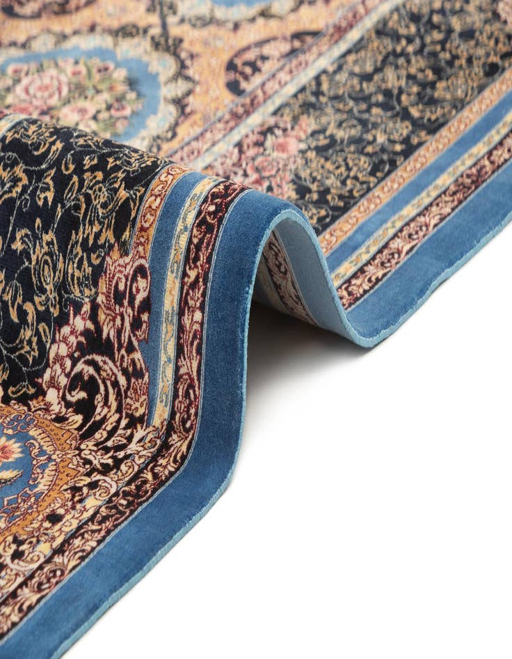 Detail image of 6' 6 x 9' 7 Ghom Design Rug