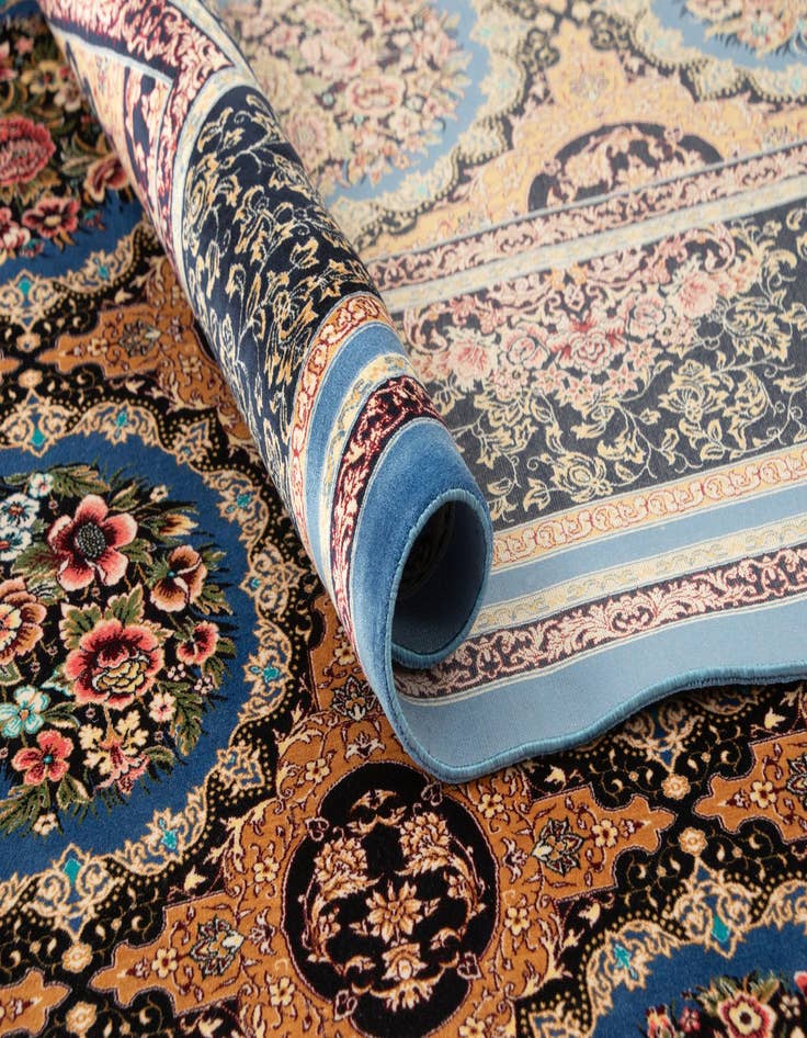 Detail image of 6' 6 x 9' 7 Ghom Design Rug