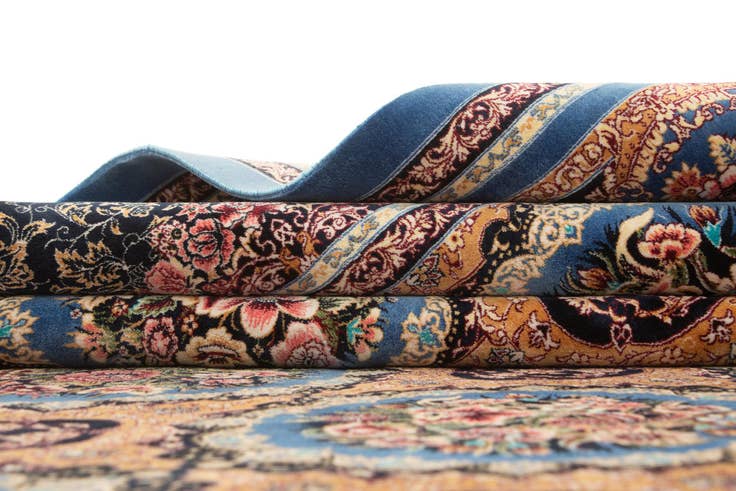 Detail image of 6' 6 x 9' 7 Ghom Design Rug