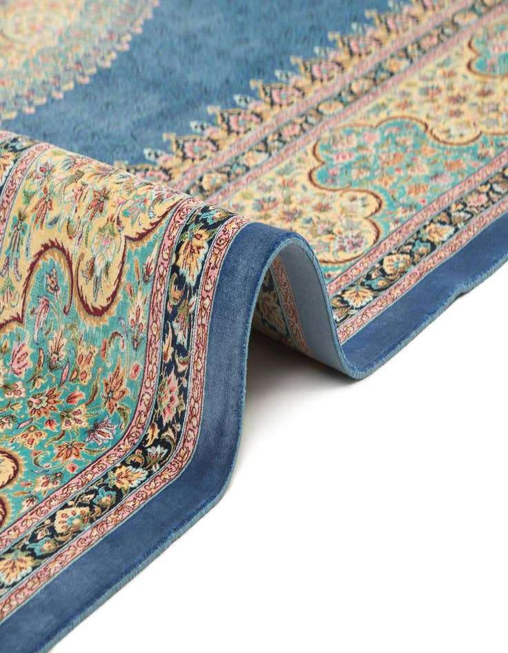 Detail image of 6' 5 x 9' 7 Ghom Design Rug