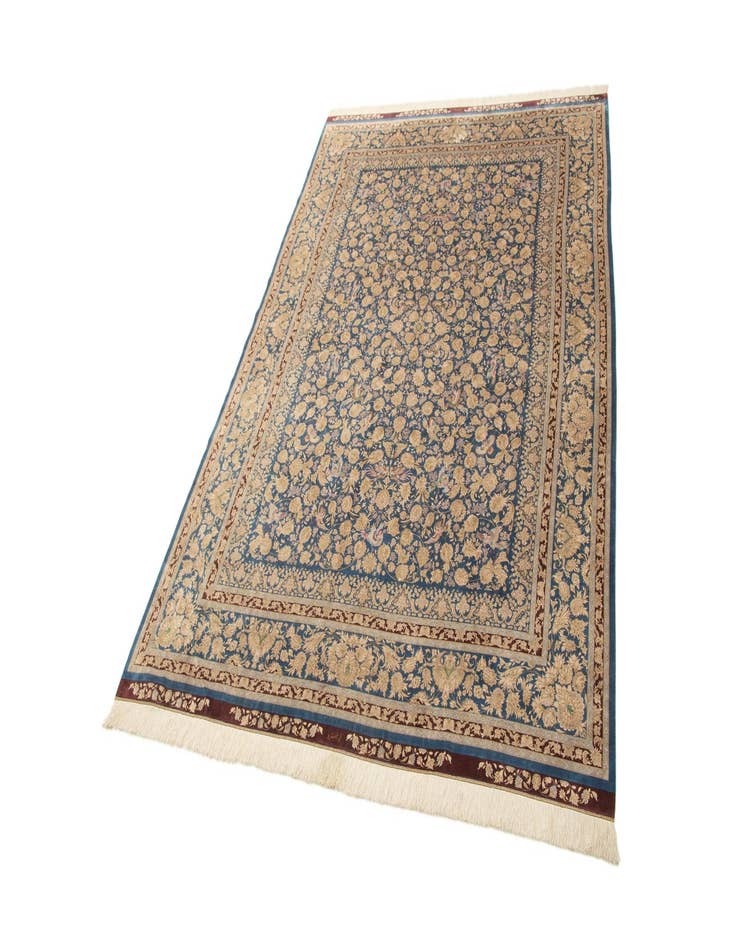 Detail image of 6' 8 x 9' 10 Ghom Design Rug