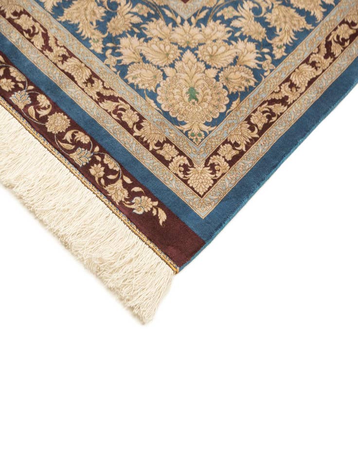 Detail image of 6' 8 x 9' 10 Ghom Design Rug