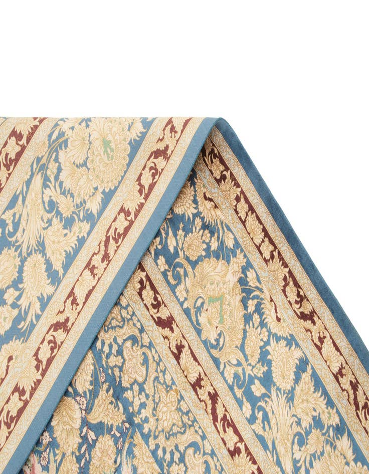 Detail image of 6' 8 x 9' 10 Ghom Design Rug