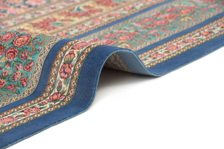 Detail image of 6' 6 x 9' 8 Ghom Design Rug