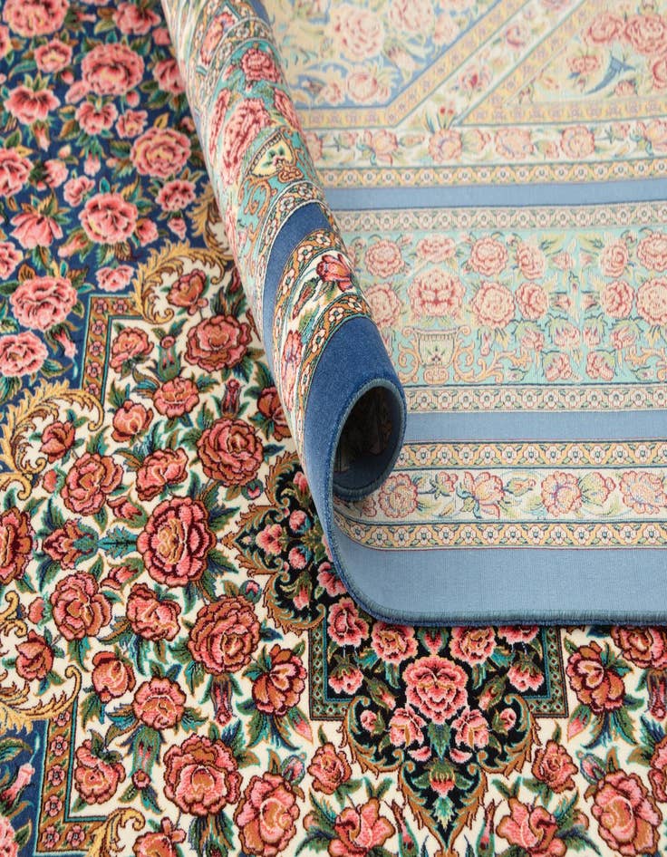 Detail image of 6' 6 x 9' 8 Ghom Design Rug