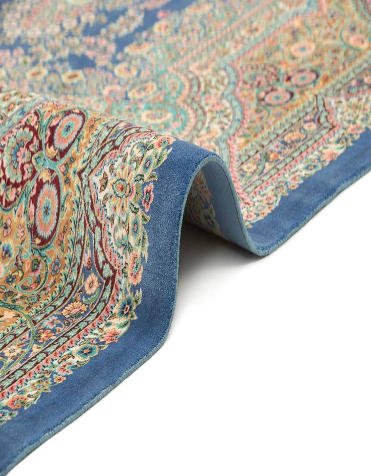 Detail image of 6' 6 x 9' 8 Ghom Design Rug