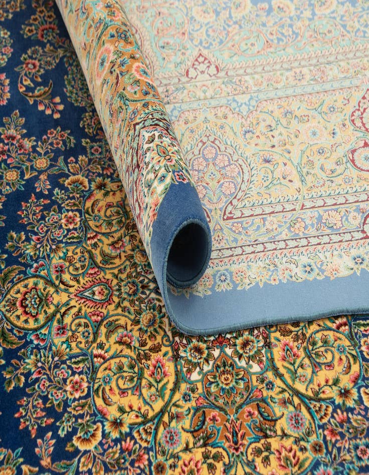 Detail image of 6' 6 x 9' 8 Ghom Design Rug