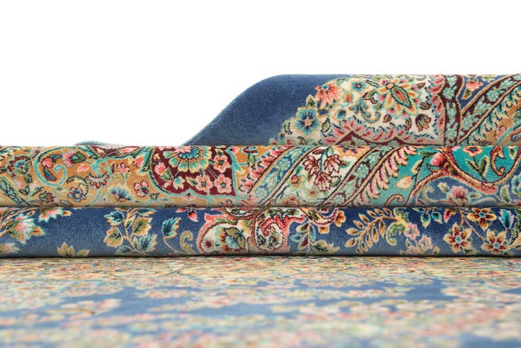 Detail image of 6' 6 x 9' 8 Ghom Design Rug