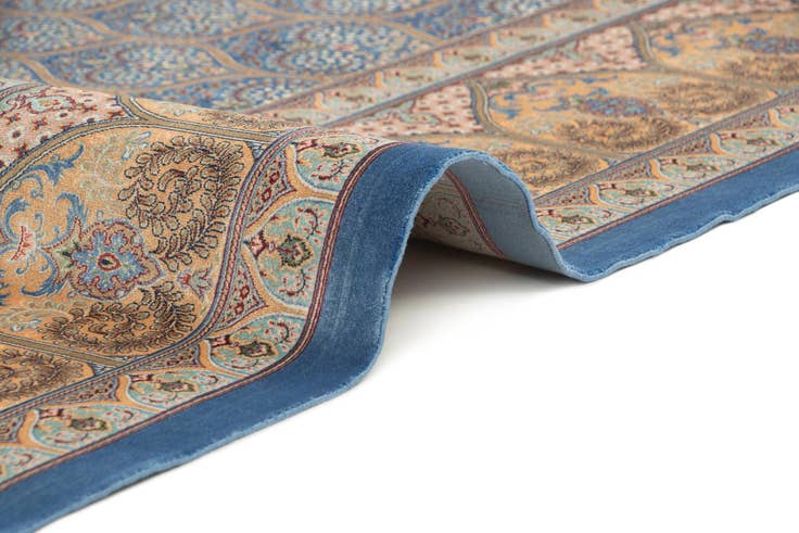 Detail image of 6' 6 x 9' 8 Ghom Design Rug