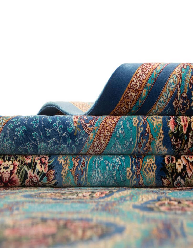 Detail image of 6' 6 x 9' 7 Ghom Design Rug