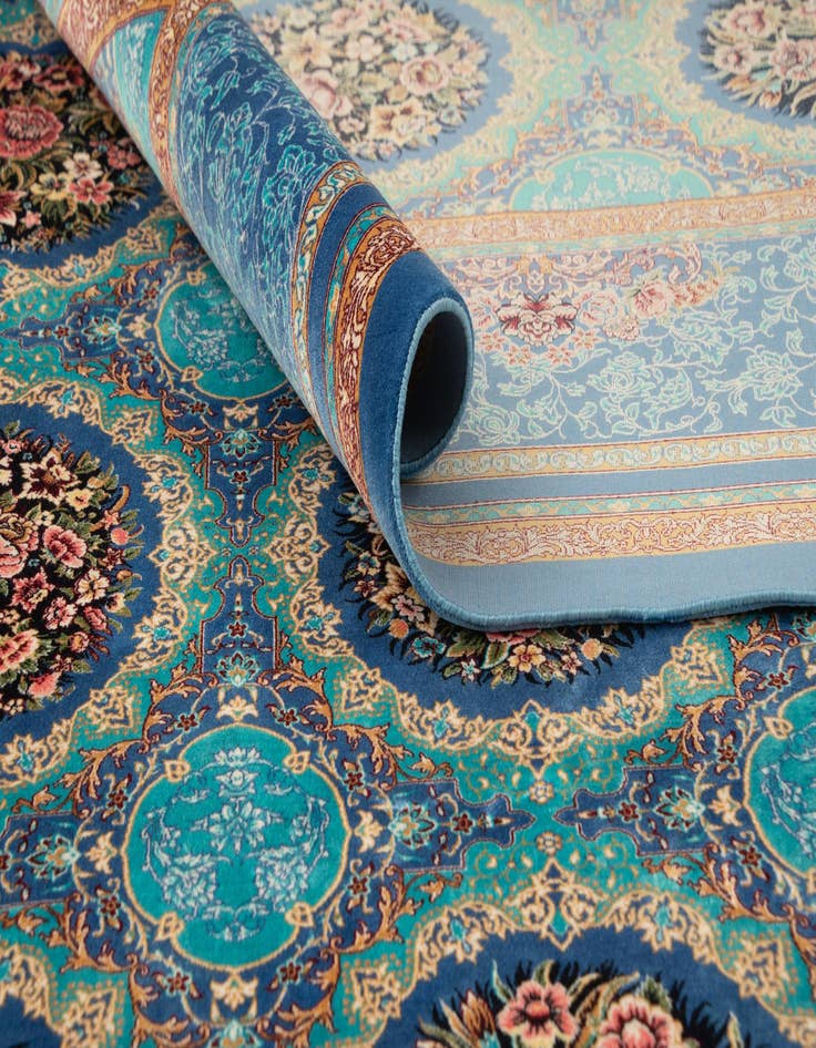 Detail image of 6' 6 x 9' 7 Ghom Design Rug