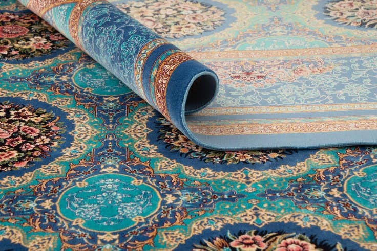 Detail image of 6' 6 x 9' 7 Ghom Design Rug
