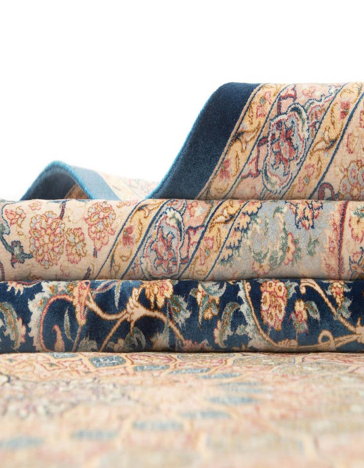 Detail image of 6' 7 x 9' 8 Ghom Design Rug