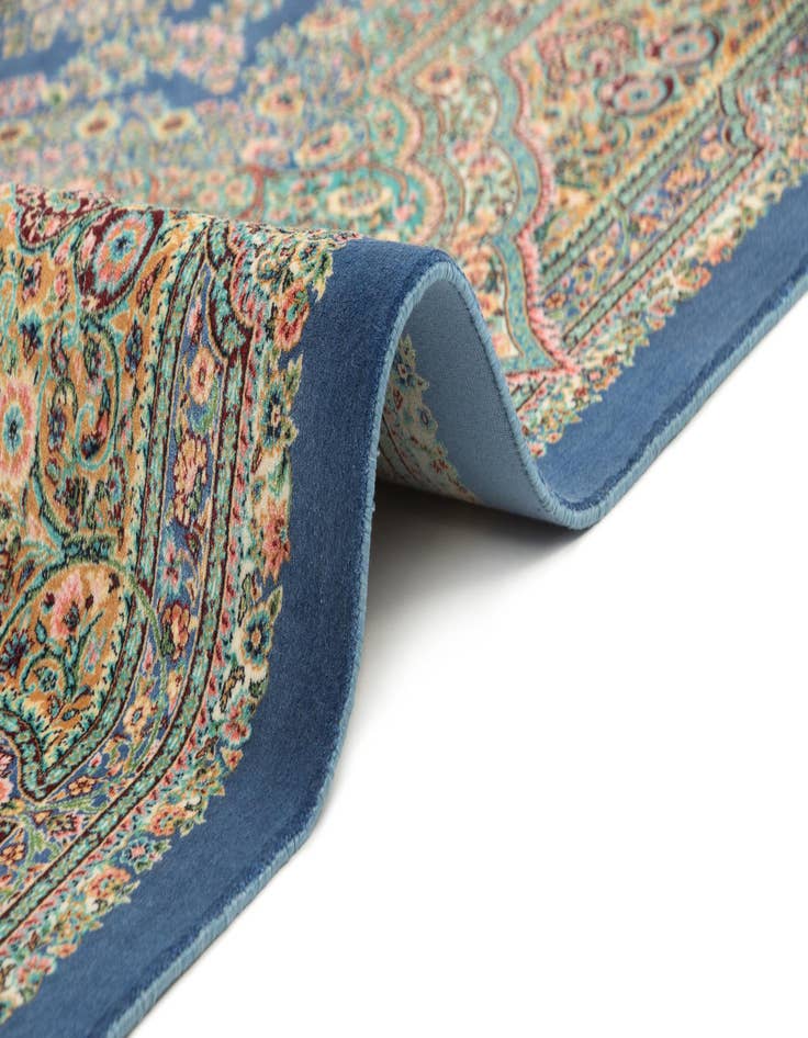 Detail image of 4' 10 x 7' 5 Ghom Design Rug