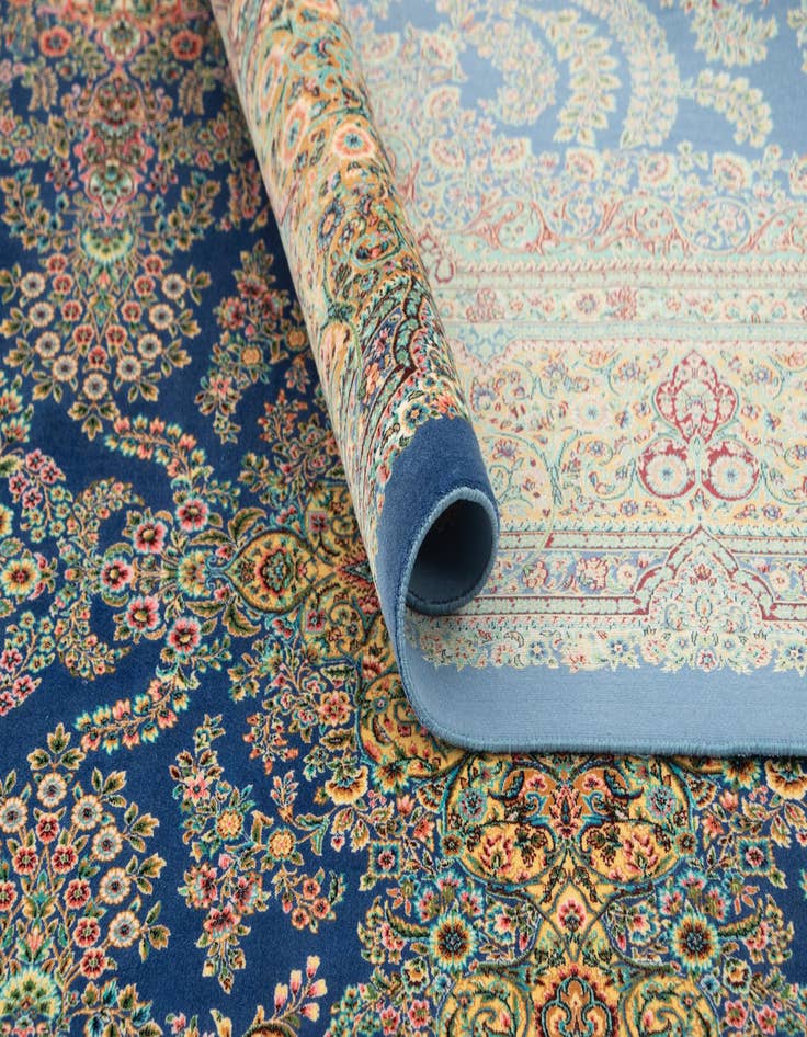 Detail image of 4' 10 x 7' 5 Ghom Design Rug