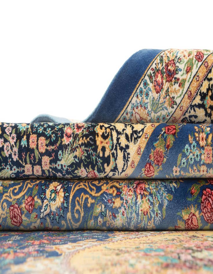 Detail image of 6' 6 x 9' 8 Ghom Design Rug
