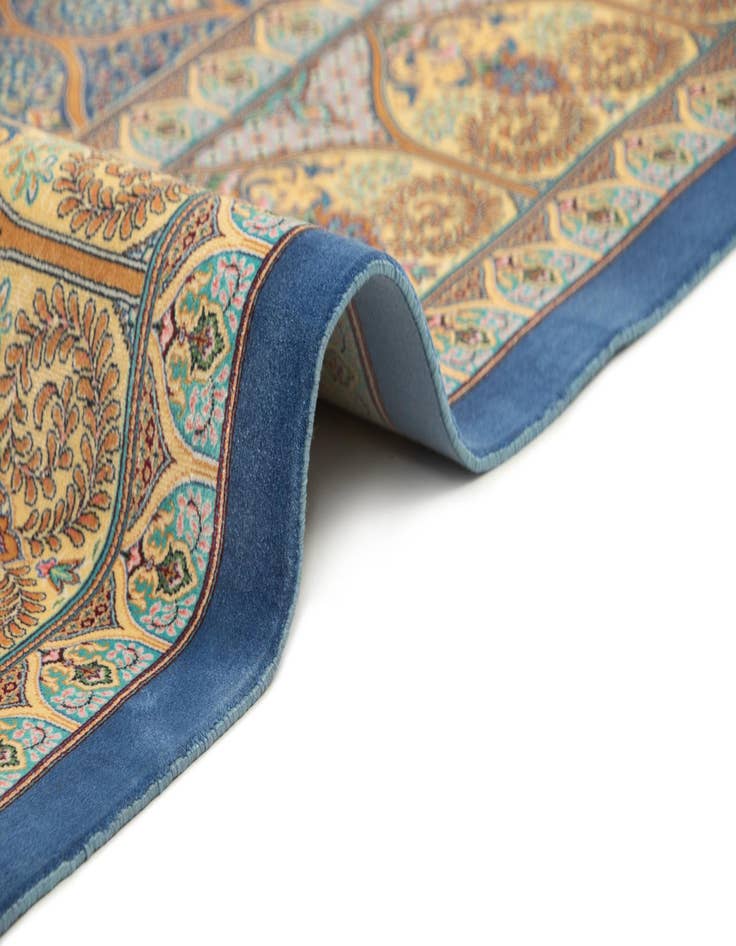 Detail image of 6' 6 x 9' 6 Ghom Design Rug