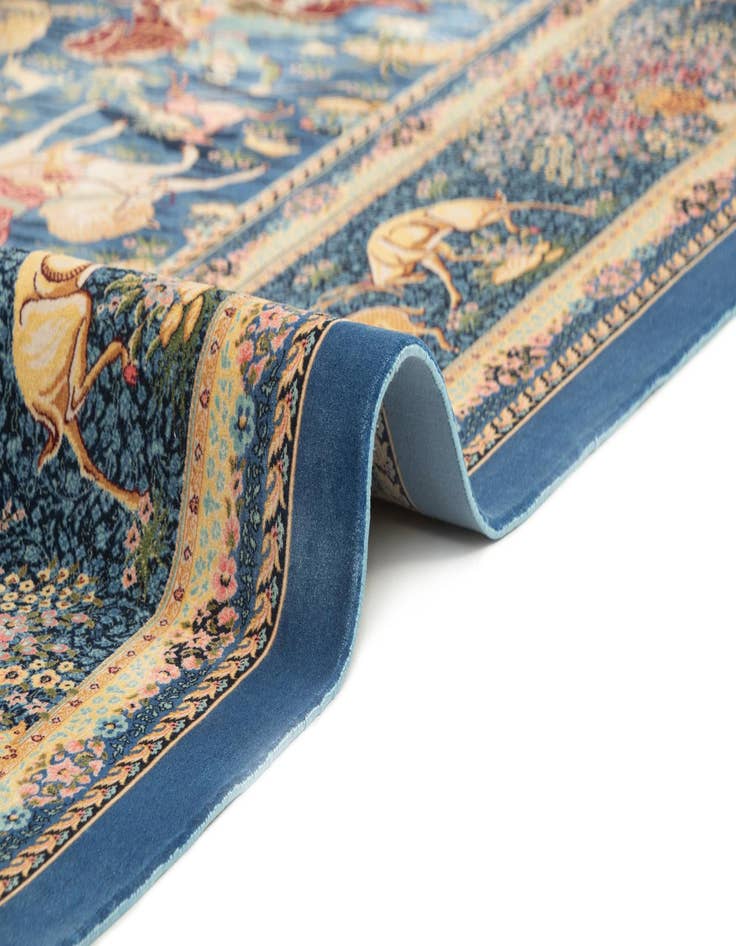 Detail image of 6' 7 x 9' 7 Ghom Design Rug