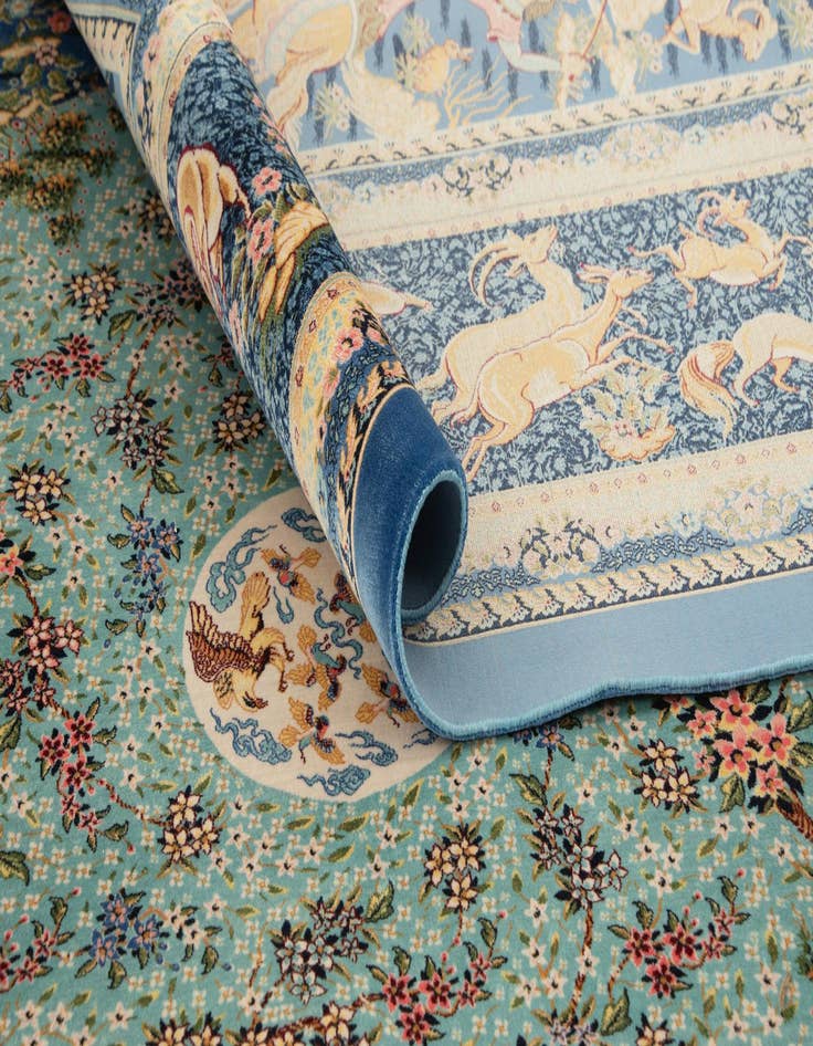 Detail image of 6' 7 x 9' 7 Ghom Design Rug