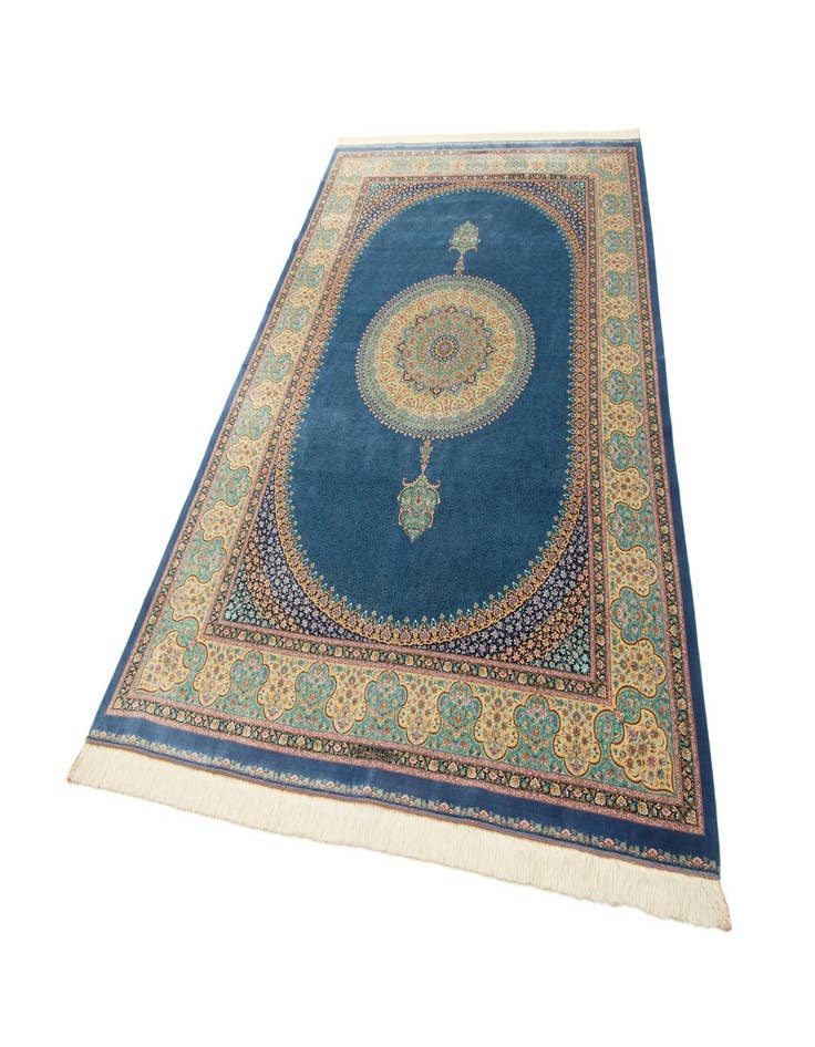 Detail image of 6' 6 x 9' 8 Ghom Design Rug