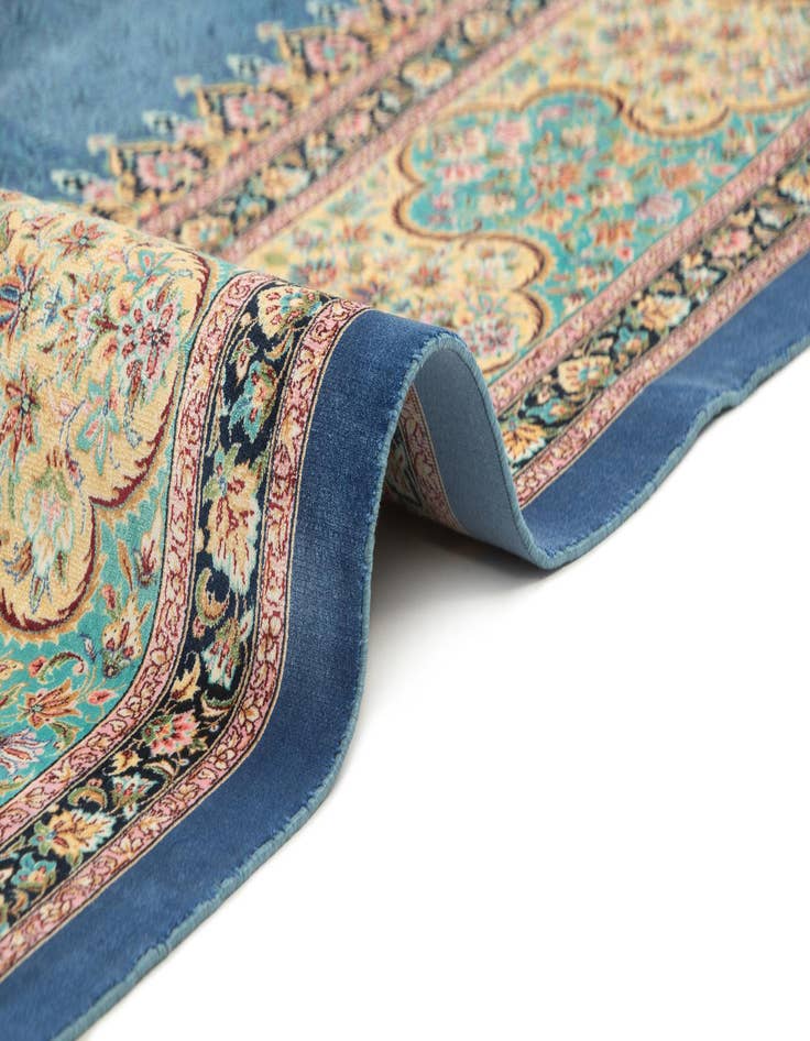 Detail image of 6' 6 x 9' 8 Ghom Design Rug