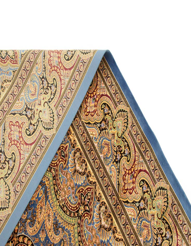 Detail image of 6' 6 x 9' 8 Ghom Design Rug