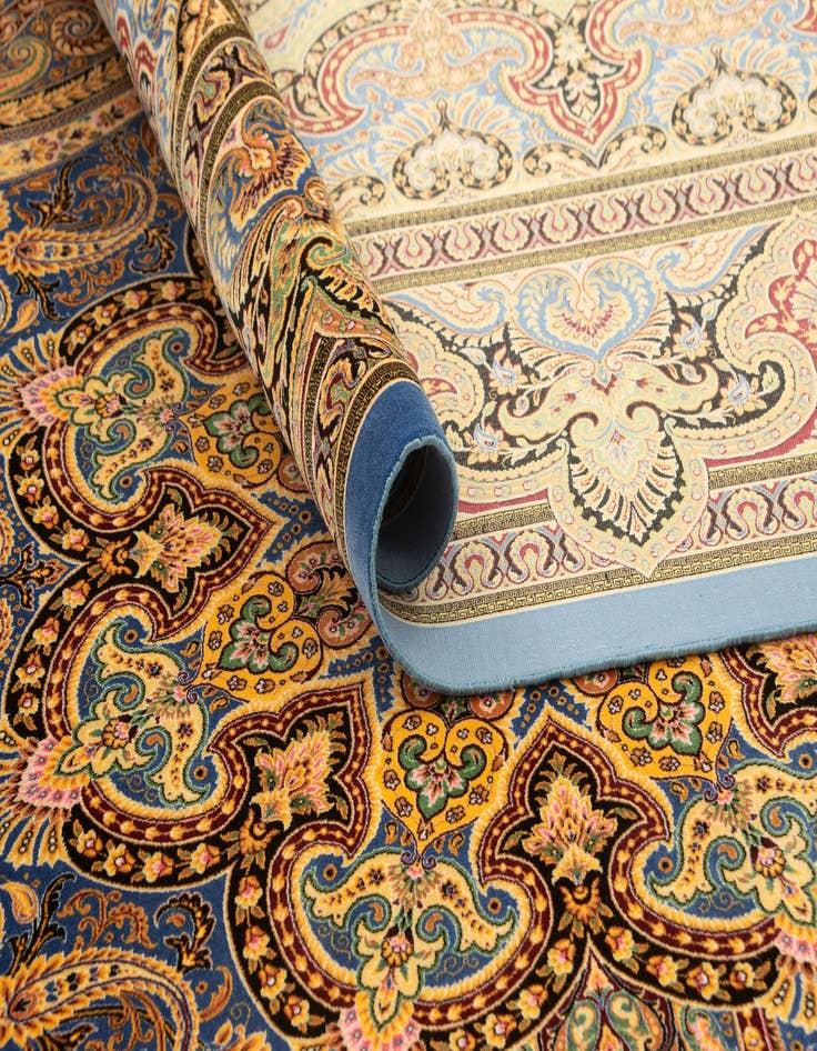 Detail image of 6' 6 x 9' 8 Ghom Design Rug