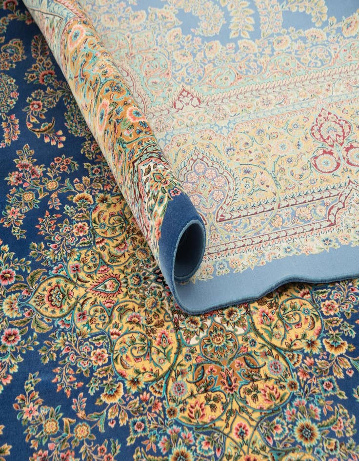 Detail image of 6' 6 x 9' 8 Ghom Design Rug