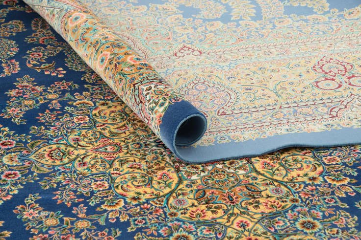 Detail image of 6' 6 x 9' 8 Ghom Design Rug