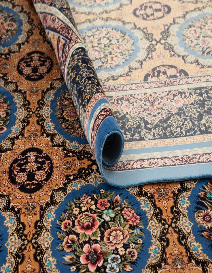 Detail image of 6' 6 x 9' 8 Ghom Design Rug