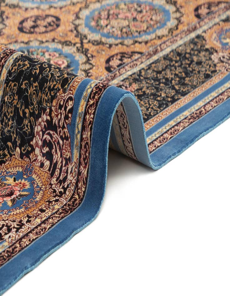 Detail image of 6' 6 x 9' 8 Ghom Design Rug