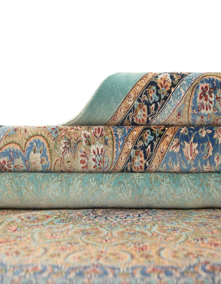 Detail image of 6' 6 x 9' 7 Ghom Design Rug