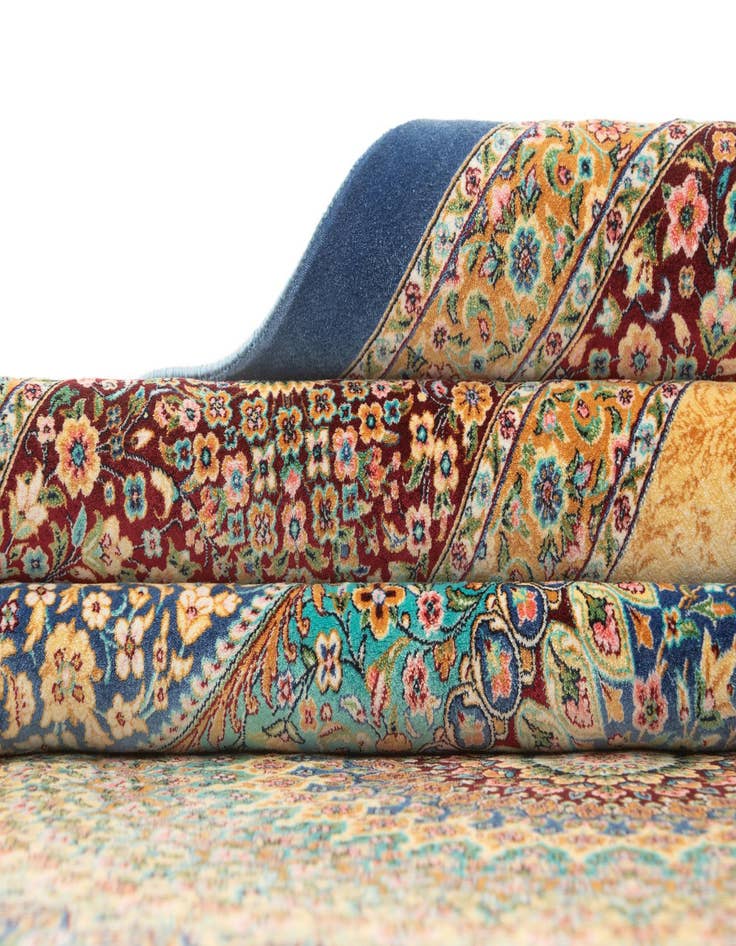 Detail image of 6' 6 x 9' 7 Ghom Design Rug