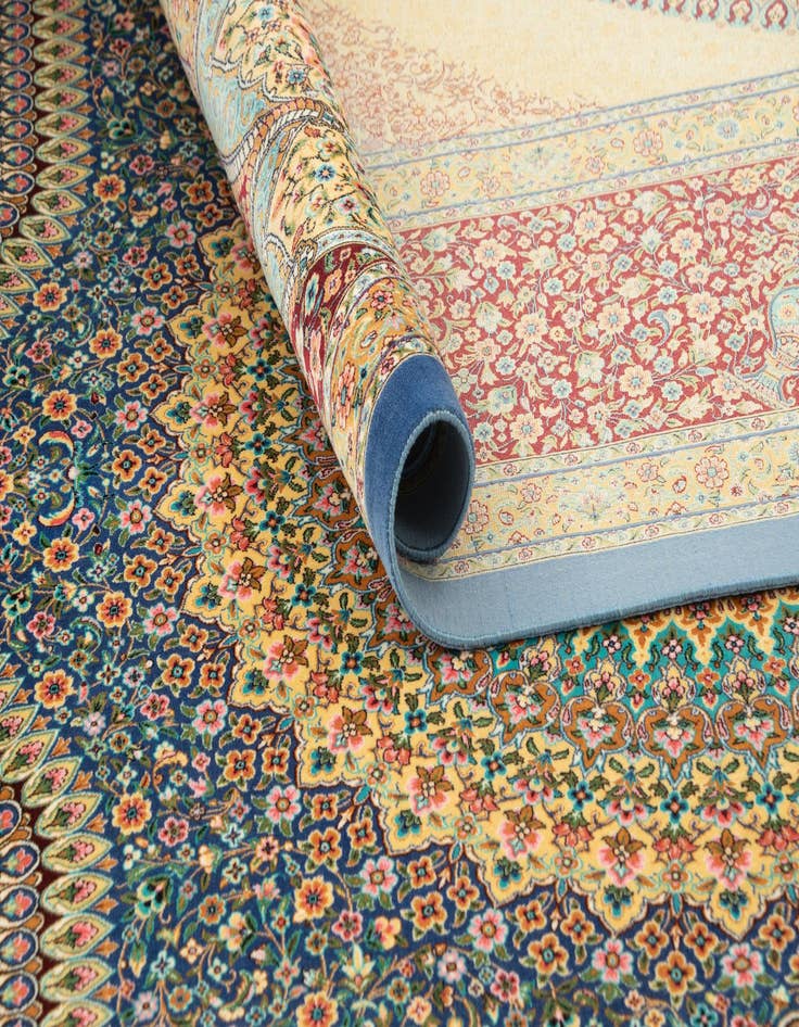 Detail image of 6' 6 x 9' 7 Ghom Design Rug