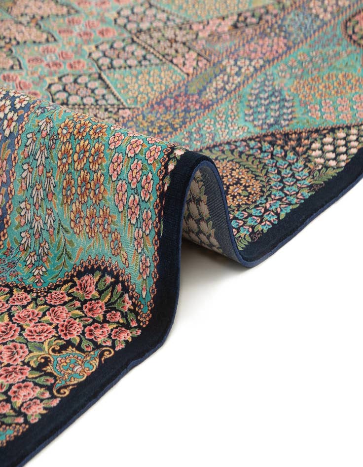 Detail image of 6' 6 x 9' 7 Ghom Design Rug